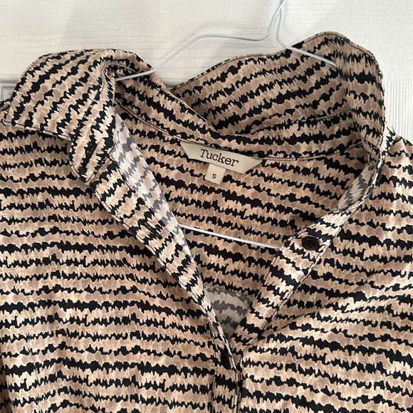 Tucker dress - Picture 3 of 4